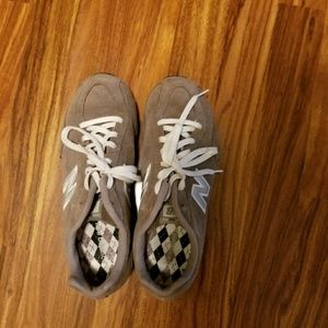 New Balance tennis shoes
